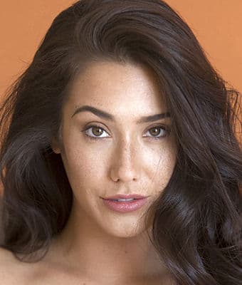 Eva Lovia