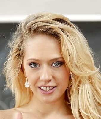Kagney Linn Karter